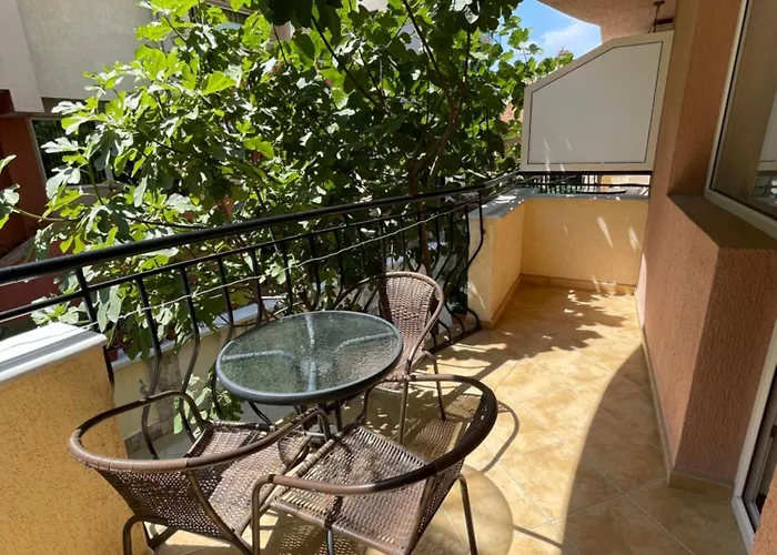 Alatoni מלון דירות 3*