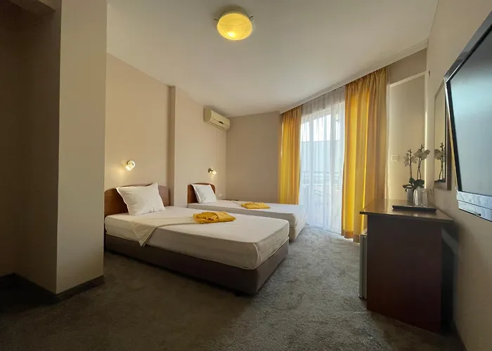 מלון דירות Alatoni 3*