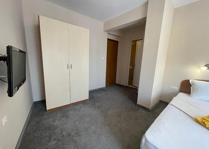 Alatoni מלון דירות 3*